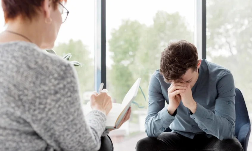 мужчина с писхозом у психиатра